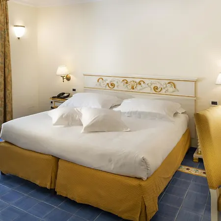 מלון Excelsior Belvedere & 5*