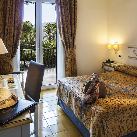 Excelsior Belvedere & ايسكيا